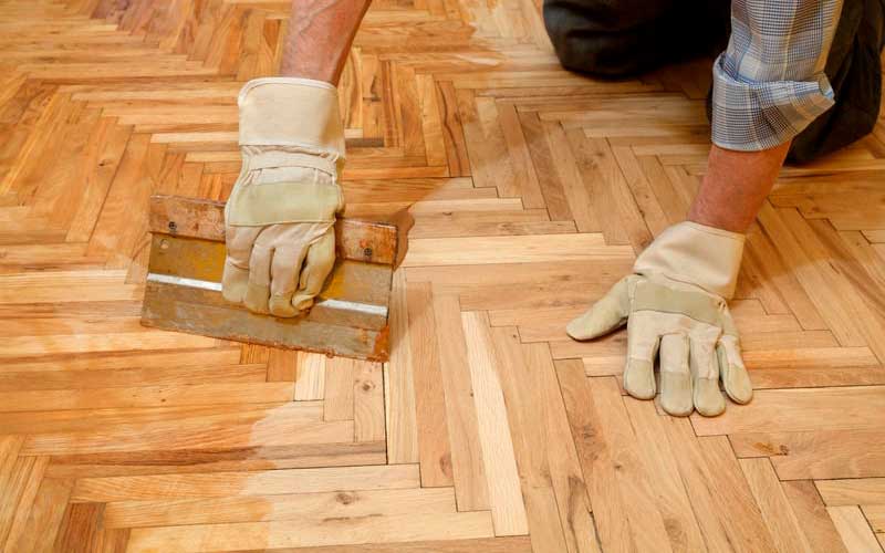 Acuchillado de tarima de madera