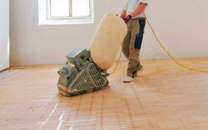 Renovar el suelo de madera con acuchillado de parquet