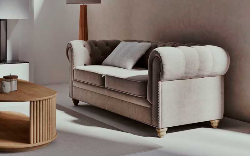 Sofá clásico con tachuelas