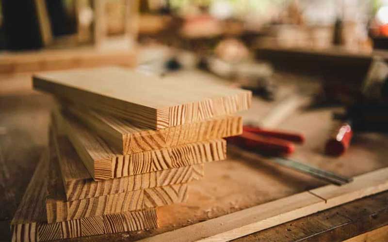 Cómo cortar madera en casa