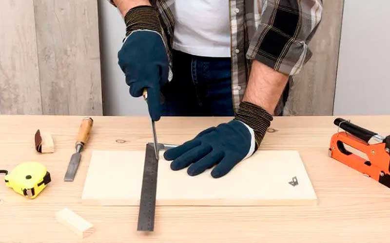 Cómo cortar madera en casa