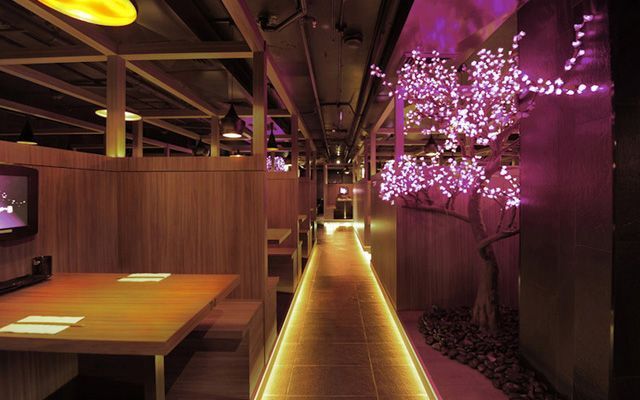 Decoración de restaurante y karaoke japonés