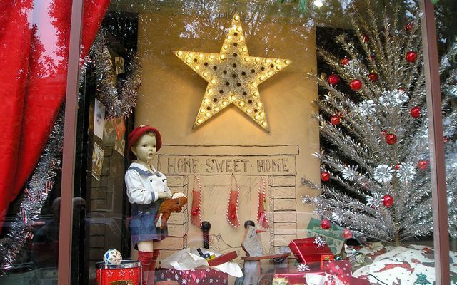 Diseño y decoración de navidad para los escaparates de las tiendas