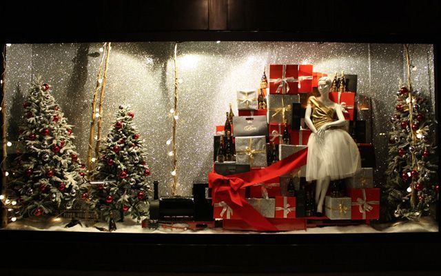 Diseño y decoración de navidad para los escaparates de las tiendas