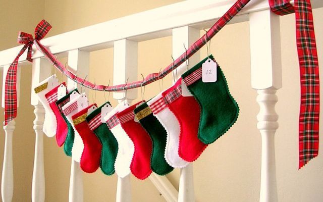 Tasarımcı çoraplarla Noel dekorasyonu