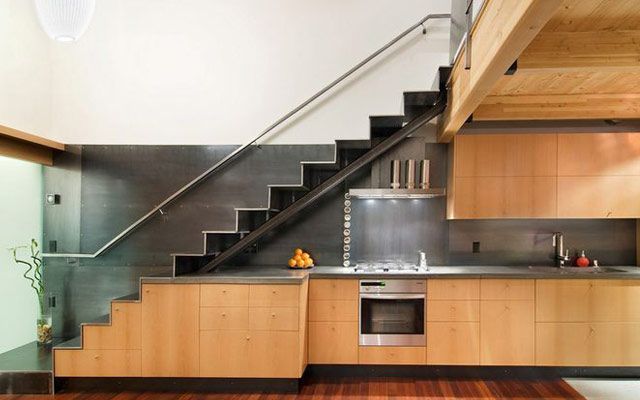 Sin muebles altos  Cocina debajo de escaleras, Diseños de cocinas  pequeñas, Cocinas de casas pequeñas