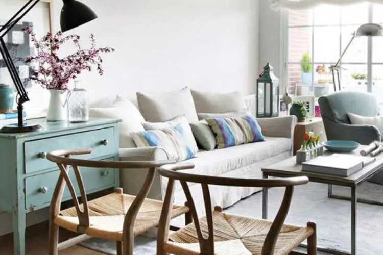 Dar color a la decoración con muebles restaurados